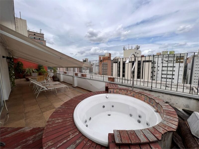 Apartamento com 3 Quartos à Venda, 531M²