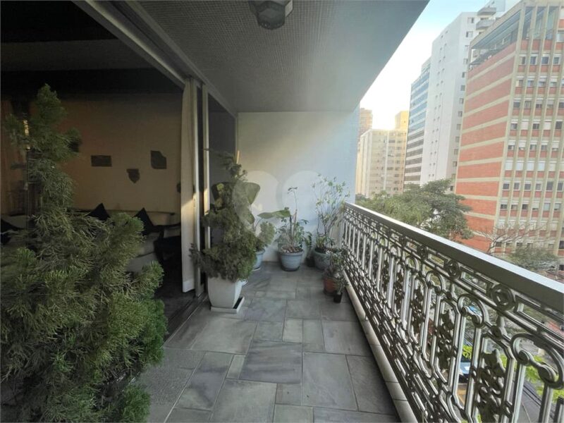 Apartamento com 3 Quartos à Venda, 531M²