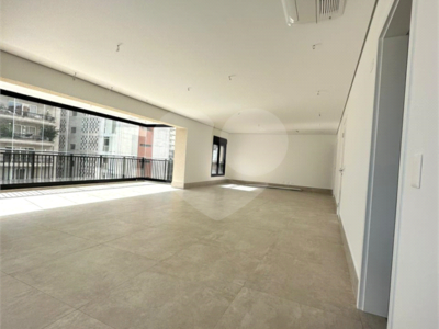 Apartamento com 4 Quartos à Venda, 227M²