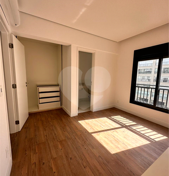 Apartamento com 4 Quartos à Venda, 227M²