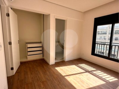 Apartamento com 4 Quartos à Venda, 227M²